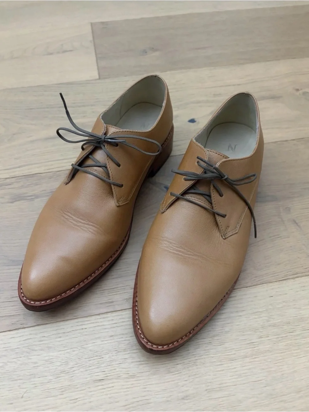 Women’s Tan Leather oxfords— Sleek Lace-Up Dress Shoe